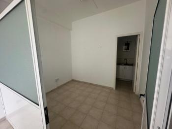 KIZILBAŞ'TA AYLIK ÖDEMELİ KİRALIK TİCARİ İŞ YERİ 