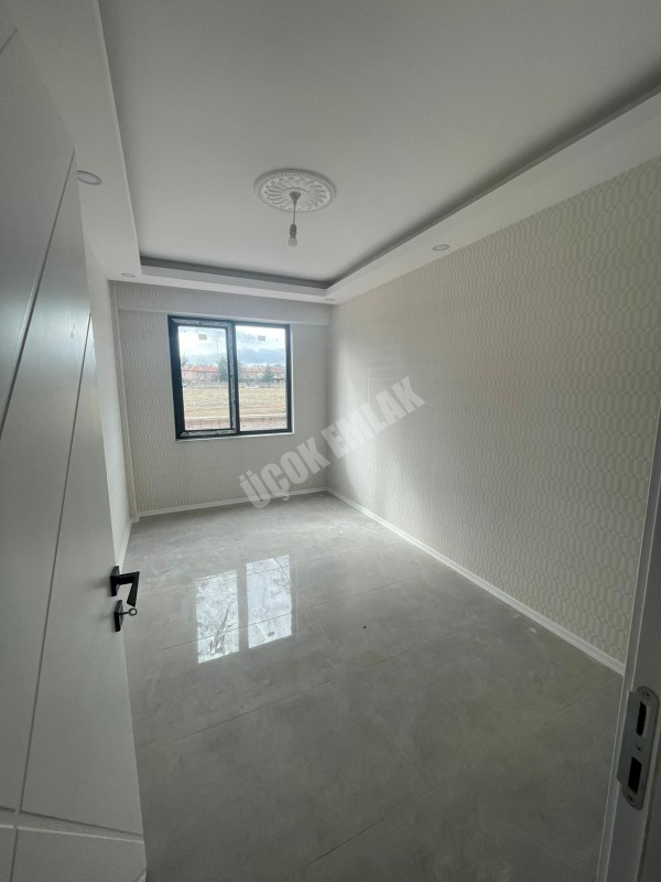 AFYON ÜÇOK EMLAKTAN FATİH MAH SATILIK SIFIR 3+1 LÜX GÜNEY CEPHE DAİRE