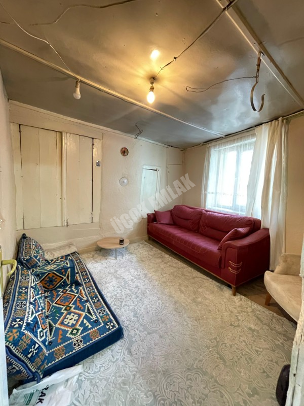 AFYON ÜÇOK EMLAKTAN BURMALI MAH SATILIK 2+1 65M²  MÜSTAKİL EV