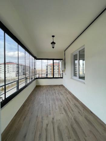 GÜVENAY - ÇORUM FEN LİSESİ BÖLGESİ ANA CADDE ÜZERİ 3+1 KİRALIK DAİRE 