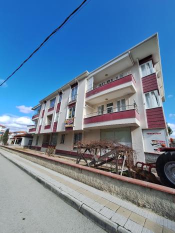 GÜVENAY - ÇORUM BAHÇELİEVLER M. AKİF ERSOY CADDESİ ARA KAT  2+1 SATILIK DAİRE