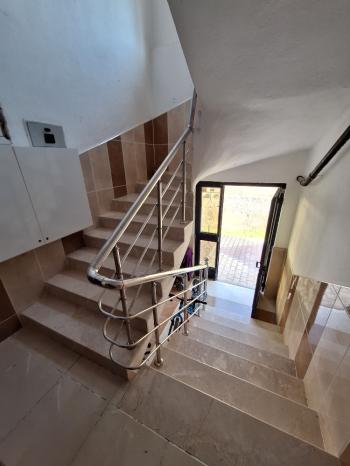GÜVENAY - ÇORUM BAHÇELİEVLER M. AKİF ERSOY CADDESİ ARA KAT  2+1 SATILIK DAİRE