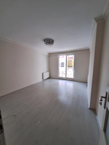 GÜVENAY - ÇORUM BAHÇELİEVLER M. AKİF ERSOY CADDESİ ARA KAT  2+1 SATILIK DAİRE