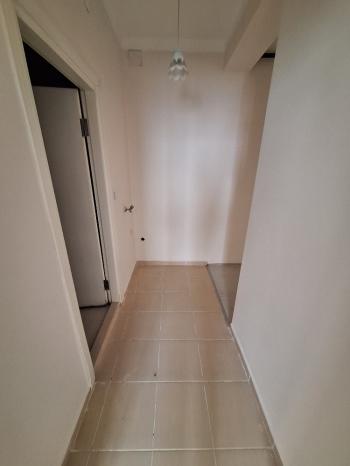 GÜVENAY - ÇORUM BAHÇELİEVLER M. AKİF ERSOY CADDESİ ARA KAT  2+1 SATILIK DAİRE