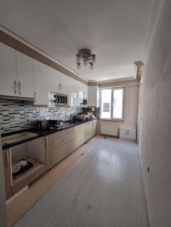 GÜVENAY - ÇORUM BAHÇELİEVLER M. AKİF ERSOY CADDESİ ARA KAT  2+1 SATILIK DAİRE