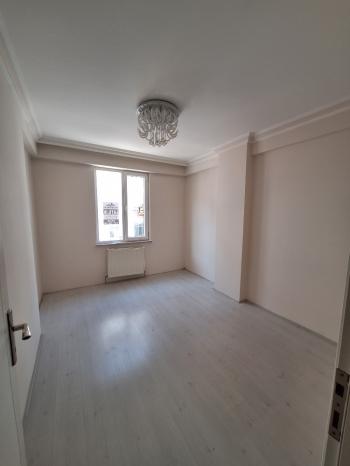 GÜVENAY - ÇORUM BAHÇELİEVLER M. AKİF ERSOY CADDESİ ARA KAT  2+1 SATILIK DAİRE
