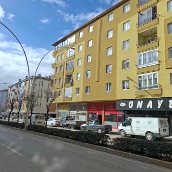 GÜVENAY - ÇORUM ULUKAVAK MAH. ÇİFTLİK CADDESİ ÜZERİ SATILIK DAİRE 