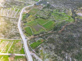 Taşlıca–Söğüt Sınırında 437 m² Müstakil Tapulu, Yola 2. Parsel Satılık Tarla