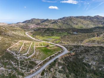 Taşlıca–Söğüt Sınırında 437 m² Müstakil Tapulu, Yola 2. Parsel Satılık Tarla