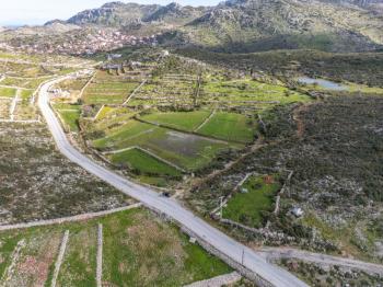 Taşlıca–Söğüt Sınırında 437 m² Müstakil Tapulu, Yola 2. Parsel Satılık Tarla