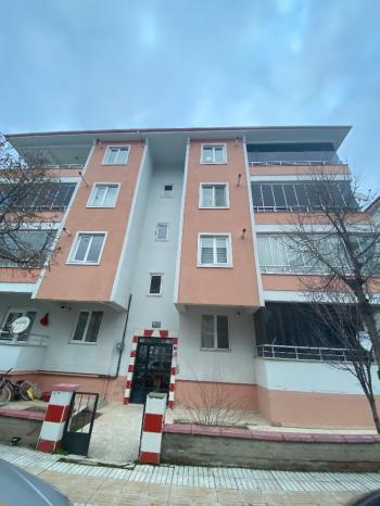 GÜVENAY - ÇORUM BUHARAEVLER HZ. İBRAHİM CAMİİ CİVARI 3+1 BAKIMLI MASRAFSIZ KİRALIK DAİRE 