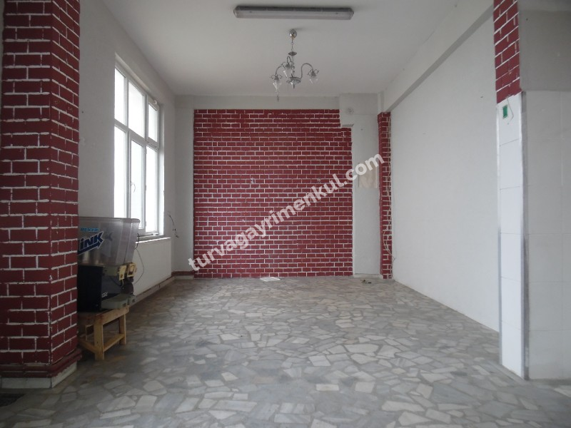 SARILAR YOLU ÜZERİNDE CADDE CEPHELİ 100 M2 DÜKKAN