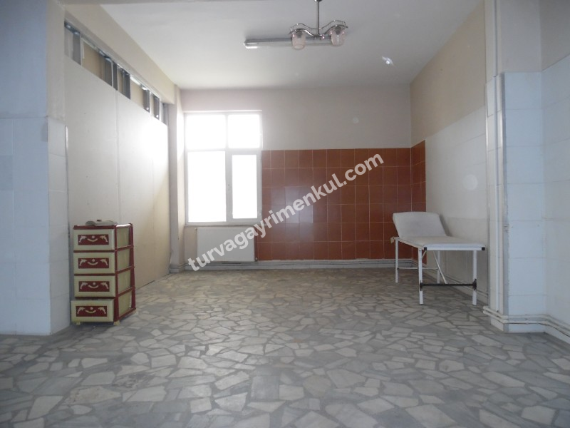 SARILAR YOLU ÜZERİNDE CADDE CEPHELİ 100 M2 DÜKKAN