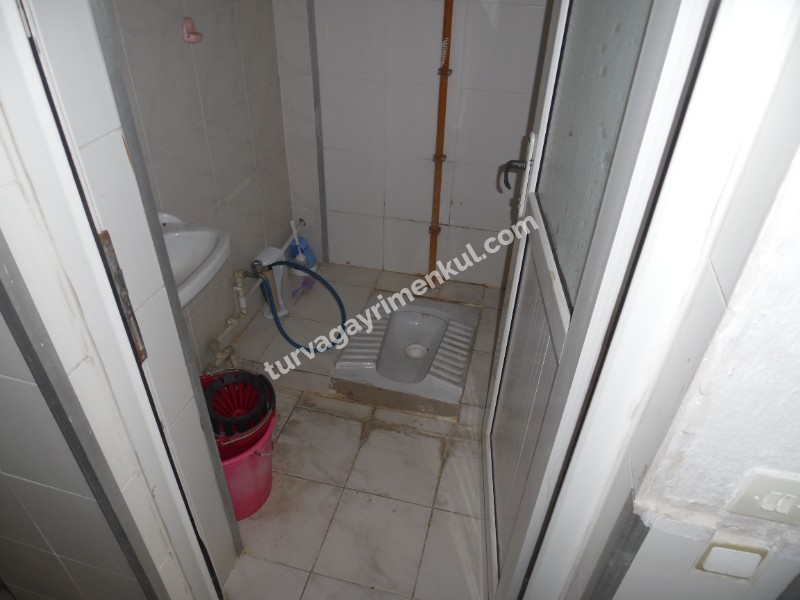 SARILAR YOLU ÜZERİNDE CADDE CEPHELİ 100 M2 DÜKKAN