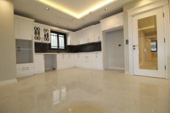 ASLAN'DAN HAVUZLU SİTEDE GENİŞ METRAJLI ULTRALÜKS 5+1