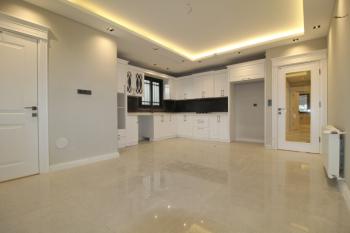 ASLAN'DAN HAVUZLU SİTEDE GENİŞ METRAJLI ULTRALÜKS 5+1