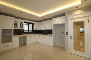 ASLAN'DAN HAVUZLU SİTEDE GENİŞ METRAJLI ULTRALÜKS 5+1