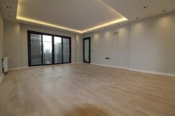 ASLAN'DAN HAVUZLU SİTEDE GENİŞ METRAJLI ULTRALÜKS 5+1