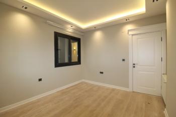 ASLAN'DAN HAVUZLU SİTEDE GENİŞ METRAJLI ULTRALÜKS 5+1