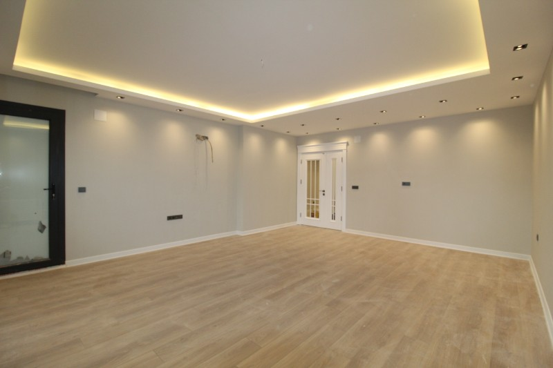 ASLAN'DAN HAVUZLU SİTEDE GENİŞ METRAJLI ULTRALÜKS 5+1