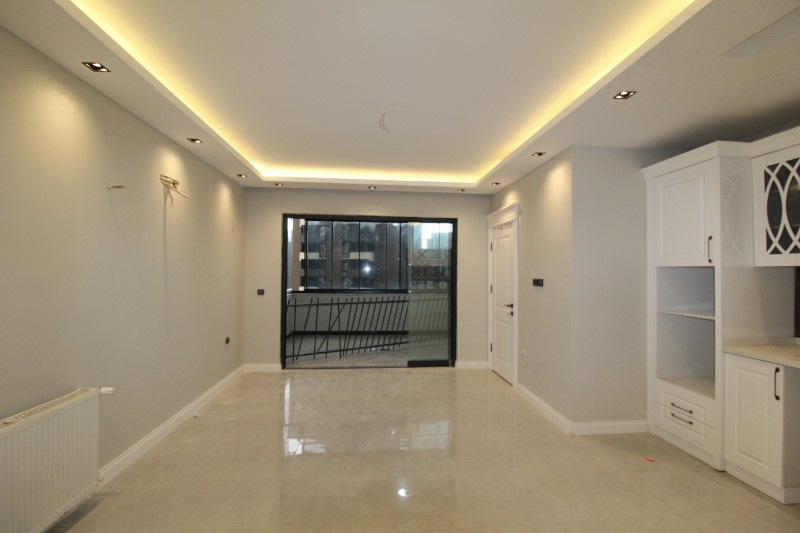 ASLAN'DAN HAVUZLU SİTEDE GENİŞ METRAJLI ULTRALÜKS 5+1