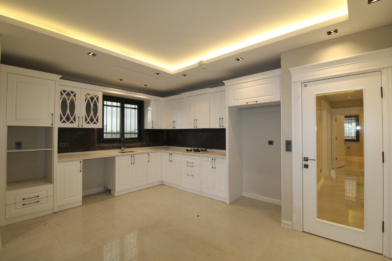 ASLAN'DAN HAVUZLU SİTEDE GENİŞ METRAJLI ULTRALÜKS 5+1