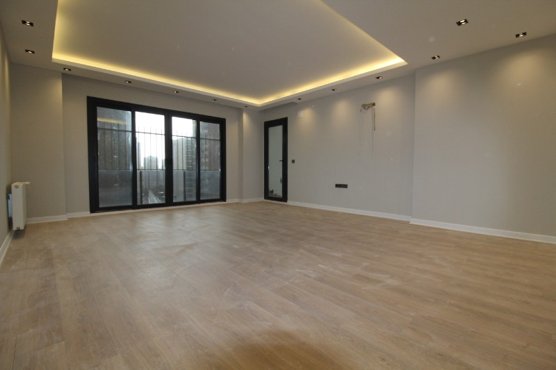 ASLAN'DAN HAVUZLU SİTEDE GENİŞ METRAJLI ULTRALÜKS 5+1