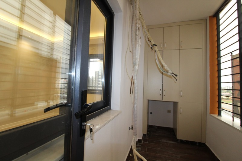 ASLAN'DAN HAVUZLU SİTEDE GENİŞ METRAJLI ULTRALÜKS 5+1