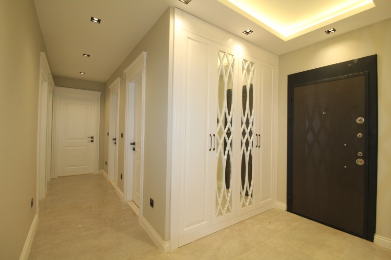 ASLAN'DAN HAVUZLU SİTEDE GENİŞ METRAJLI ULTRALÜKS 5+1