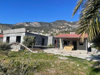 Girne Kozanköy'de Satılık 3+1 Bitmeye Yakın Müstakil Ev