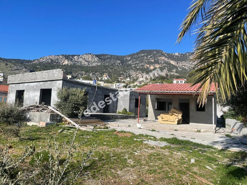 Girne Kozanköy'de Satılık 3+1 Bitmeye Yakın Müstakil Ev