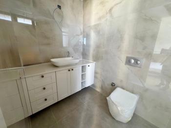 Kıbrıs Girne Alsancak da Havuzlu Sitede Satılık 3+1 Çok Özel Villa