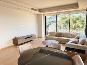 Kıbrıs Girne Alsancak da Havuzlu Sitede Satılık 3+1 Çok Özel Villa