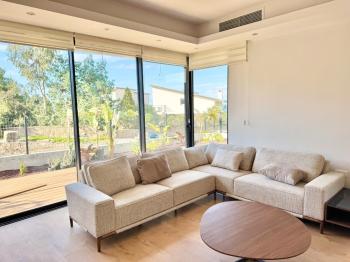 Kıbrıs Girne Alsancak da Havuzlu Sitede Satılık 3+1 Çok Özel Villa