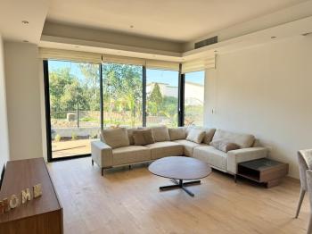 Kıbrıs Girne Alsancak da Havuzlu Sitede Satılık 3+1 Çok Özel Villa