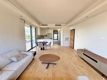 Kıbrıs Girne Alsancak da Havuzlu Sitede Satılık 3+1 Çok Özel Villa