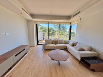 Kıbrıs Girne Alsancak da Havuzlu Sitede Satılık 3+1 Çok Özel Villa