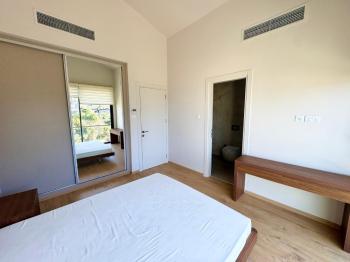 Kıbrıs Girne Alsancak da Havuzlu Sitede Satılık 3+1 Çok Özel Villa