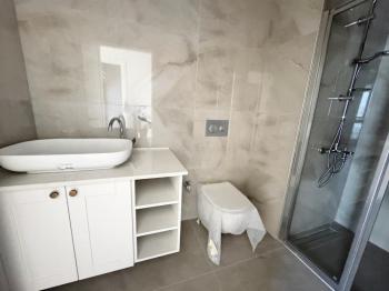 Kıbrıs Girne Alsancak da Havuzlu Sitede Satılık 3+1 Çok Özel Villa