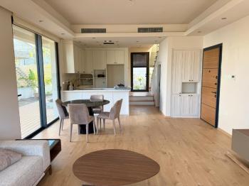 Kıbrıs Girne Alsancak da Havuzlu Sitede Satılık 3+1 Çok Özel Villa