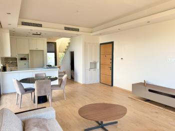 Kıbrıs Girne Alsancak da Havuzlu Sitede Satılık 3+1 Çok Özel Villa