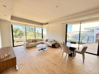 Kıbrıs Girne Alsancak da Havuzlu Sitede Satılık 3+1 Çok Özel Villa