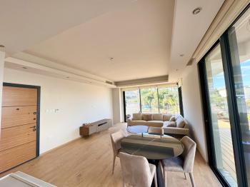 Kıbrıs Girne Alsancak da Havuzlu Sitede Satılık 3+1 Çok Özel Villa