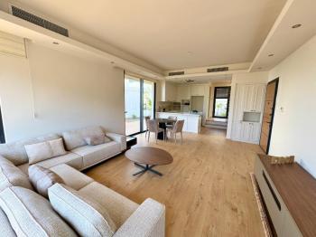 Kıbrıs Girne Alsancak da Havuzlu Sitede Satılık 3+1 Çok Özel Villa