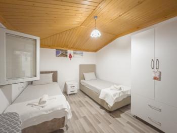 Gökova Merkezde | 2.Kat Eşyalı | Kiralık 2+1 Daire