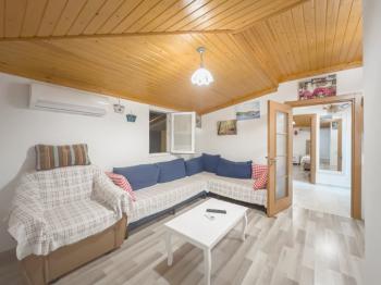 Gökova Merkezde | 2.Kat Eşyalı | Kiralık 2+1 Daire