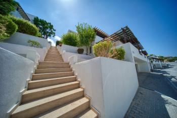 Alsancak, Girne’de Satılık 2+1 Daire – Deniz ve Doğa Manzaralı Özel Teraslı Fırsat!