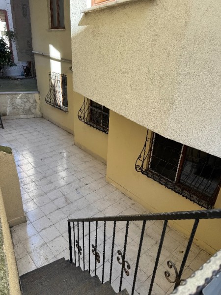 Yeşilpınar'da 1+1 Bahçe Katı Temiz Satılık Daire