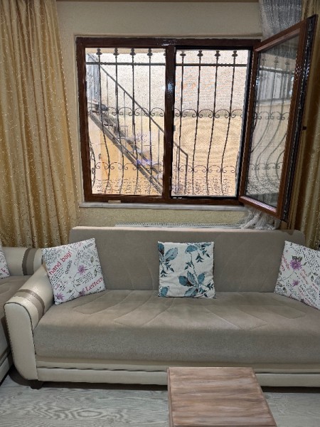 Yeşilpınar'da 1+1 Bahçe Katı Temiz Satılık Daire