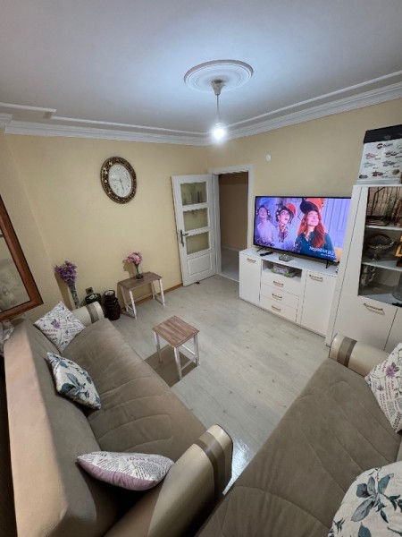 Yeşilpınar'da 1+1 Bahçe Katı Temiz Satılık Daire